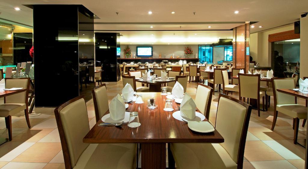 Vivanta Vadodara Restoran gambar