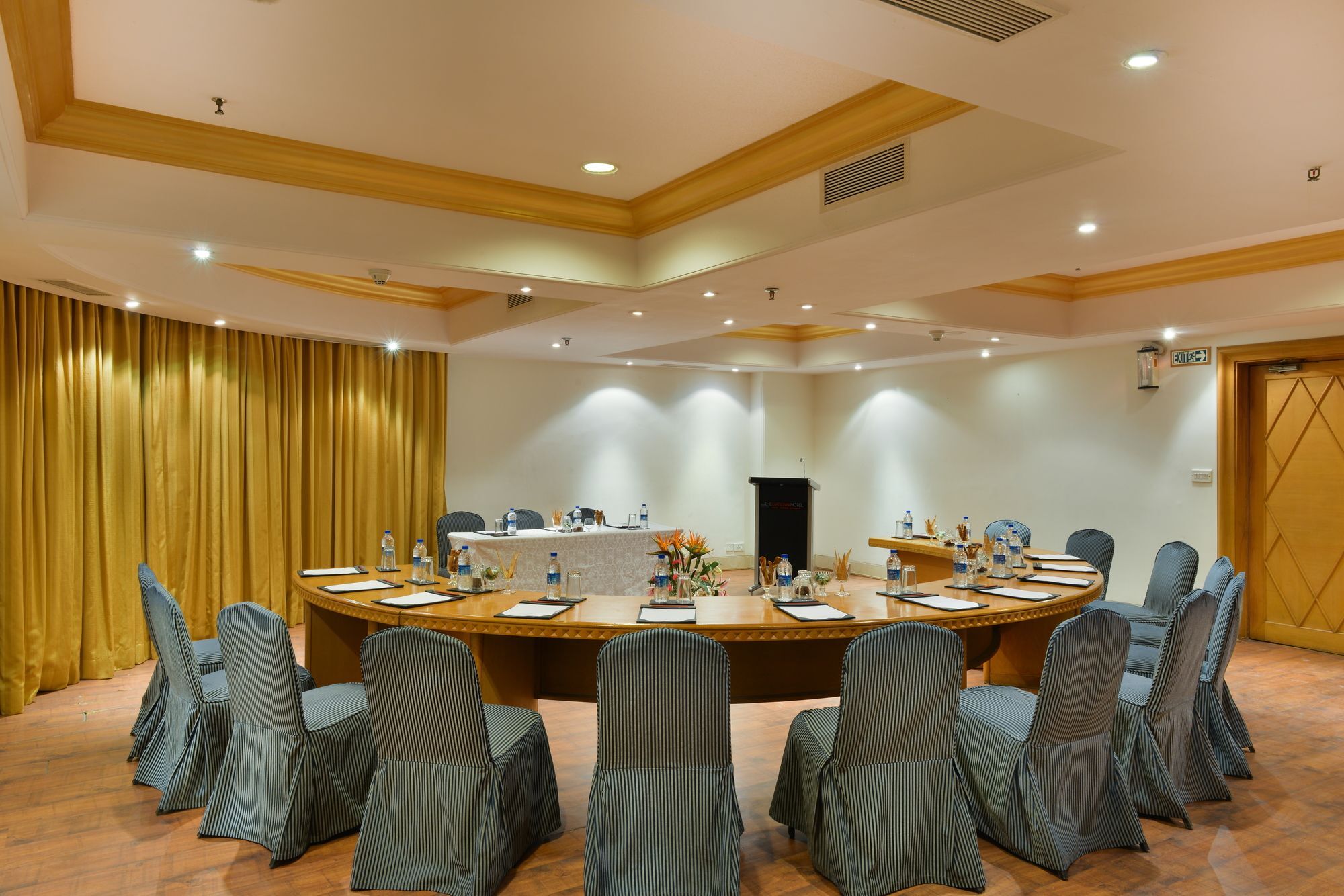 Vivanta Vadodara Luaran gambar